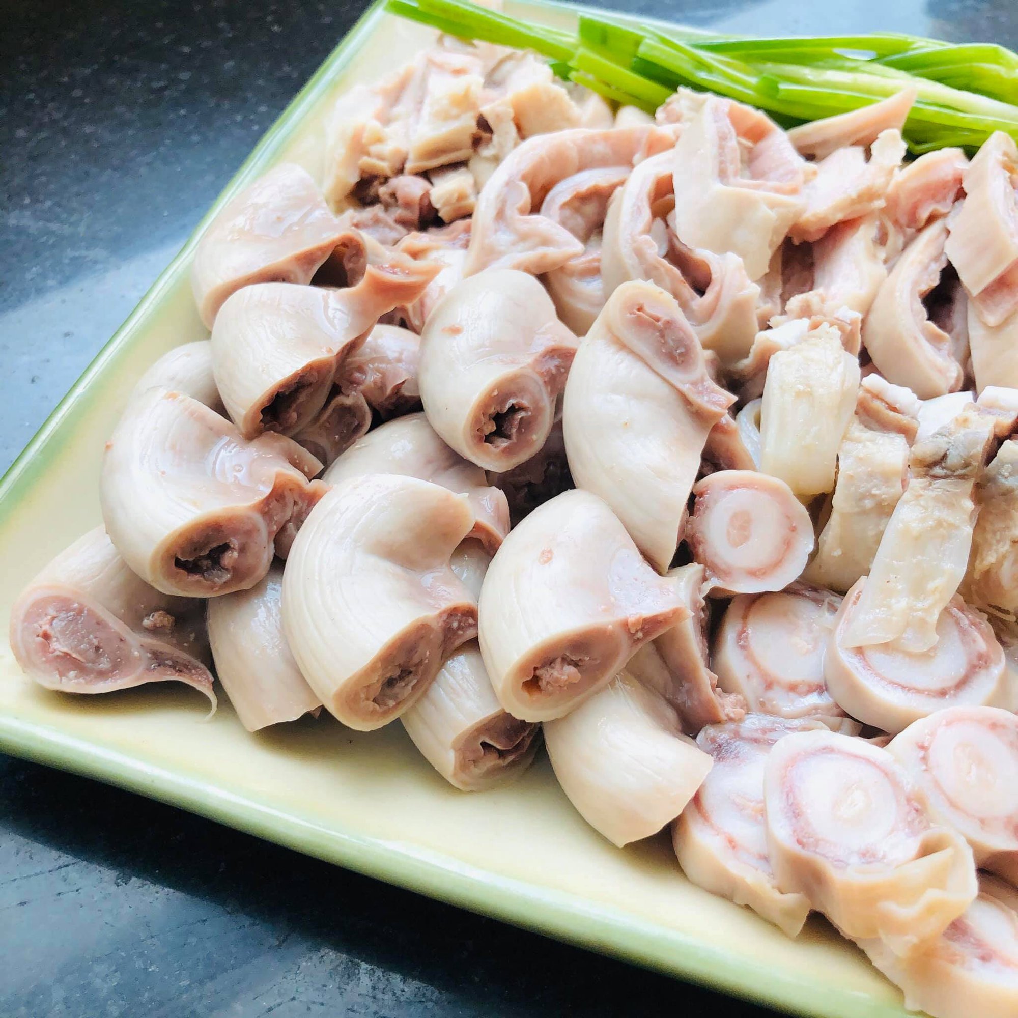 Nở rộ loạt clip cầm tiền sang nước ngoài mua lòng se điếu để ăn thử và review: Sự thật thế nào?- Ảnh 5. Nở rộ loạt clip cầm tiền sang nước ngoài mua lòng se điếu để ăn thử và review: Sự thật thế nào?- Ảnh 5.