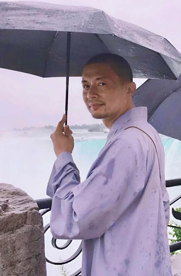 Nam diễn viên có bố làm chủ tịch bất ngờ bỏ khối tài sản 90 nghìn tỷ, xuống tóc đi tu rời showbiz- Ảnh 5. Nam diễn viên có bố làm chủ tịch bất ngờ bỏ khối tài sản 90 nghìn tỷ, xuống tóc đi tu rời showbiz- Ảnh 5.