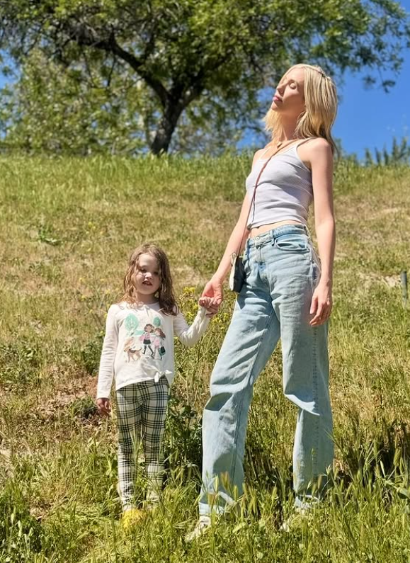 Nữ diễn vi&ecirc;n g&acirc;y sốc khi c&ocirc;ng khai bộ ảnh cận cảnh khoảnh khắc sinh con: Lột tả tất cả những g&igrave; đau đớn v&agrave; hạnh ph&uacute;c nhất của người l&agrave;m mẹ- Ảnh 5.