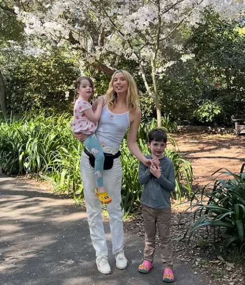 Nữ diễn vi&ecirc;n g&acirc;y sốc khi c&ocirc;ng khai bộ ảnh cận cảnh khoảnh khắc sinh con: Lột tả tất cả những g&igrave; đau đớn v&agrave; hạnh ph&uacute;c nhất của người l&agrave;m mẹ- Ảnh 4.