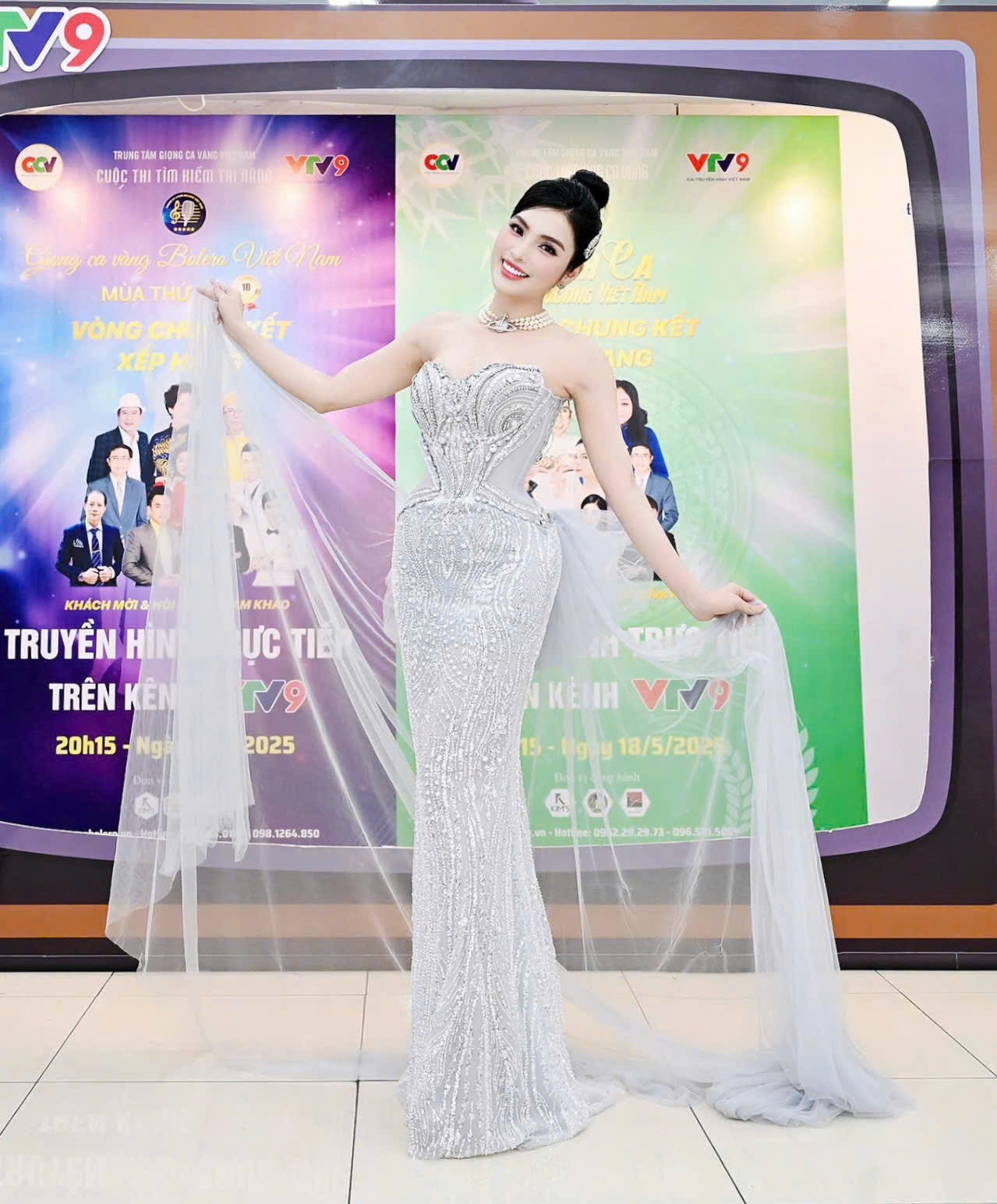 MC Kim Huyền Sâm diện đầm bó sát khoe sắc vóc quyến rũ- Ảnh 2. MC Kim Huyền Sâm diện đầm bó sát khoe sắc vóc quyến rũ- Ảnh 2.