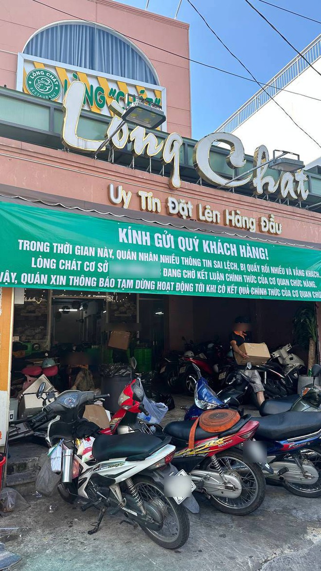HOT: Cơ sở Lòng Chát TP.HCM bất ngờ dọn bàn ghế và bát đĩa chuyển đi dù chỉ mới thông báo