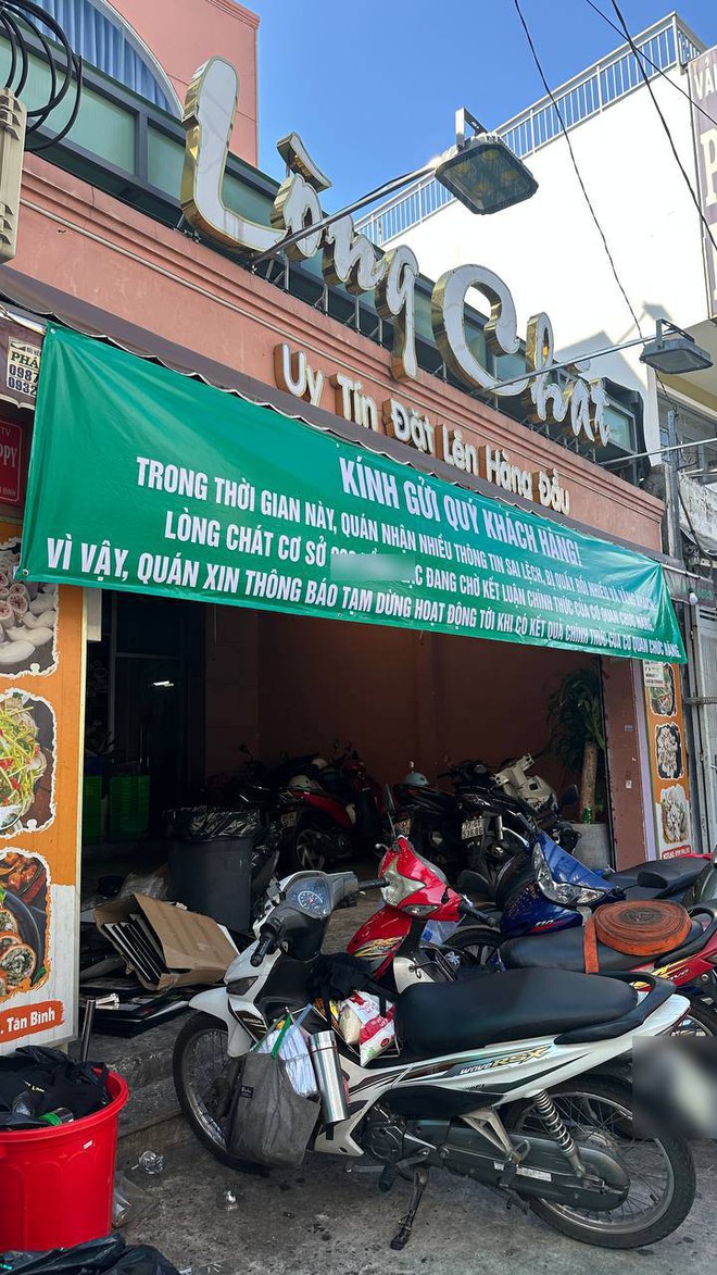 HOT: Cơ sở Lòng Chát TP.HCM bất ngờ dọn bàn ghế và bát đĩa chuyển đi dù chỉ mới thông báo HOT: Cơ sở Lòng Chát TP.HCM bất ngờ dọn bàn ghế và bát đĩa chuyển đi dù chỉ mới thông báo