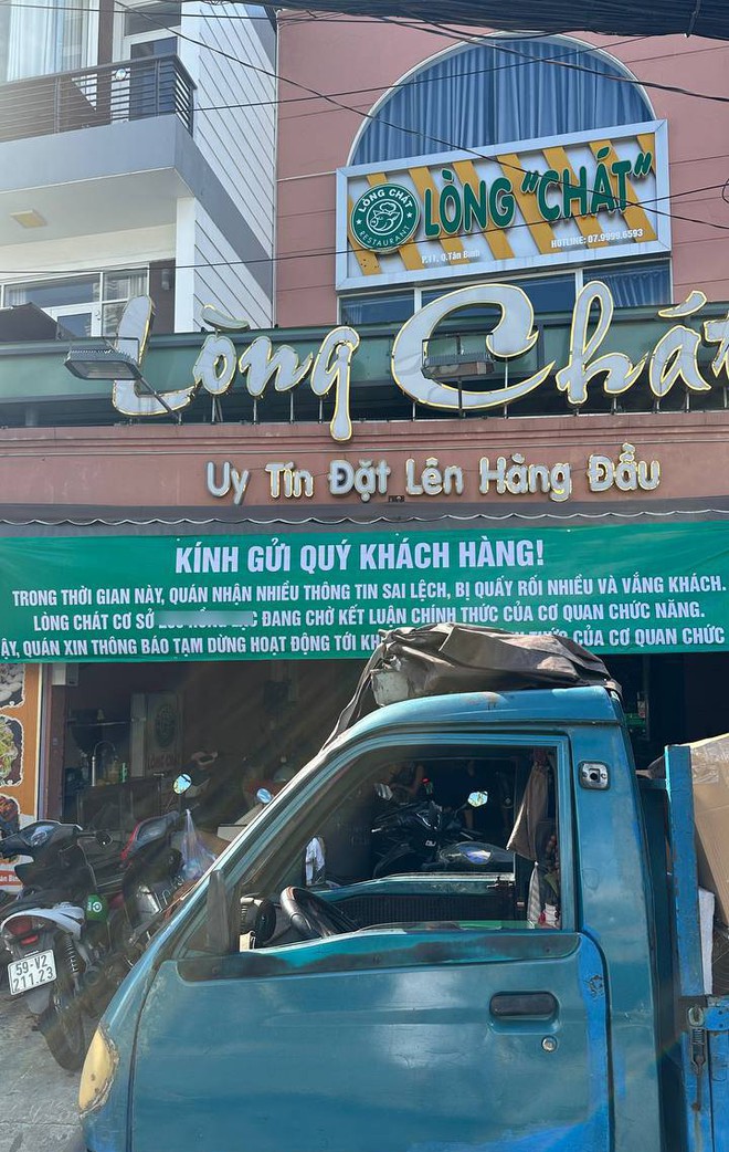 HOT: Cơ sở Lòng Chát TP.HCM bất ngờ dọn bàn ghế và bát đĩa chuyển đi dù chỉ mới thông báo HOT: Cơ sở Lòng Chát TP.HCM bất ngờ dọn bàn ghế và bát đĩa chuyển đi dù chỉ mới thông báo