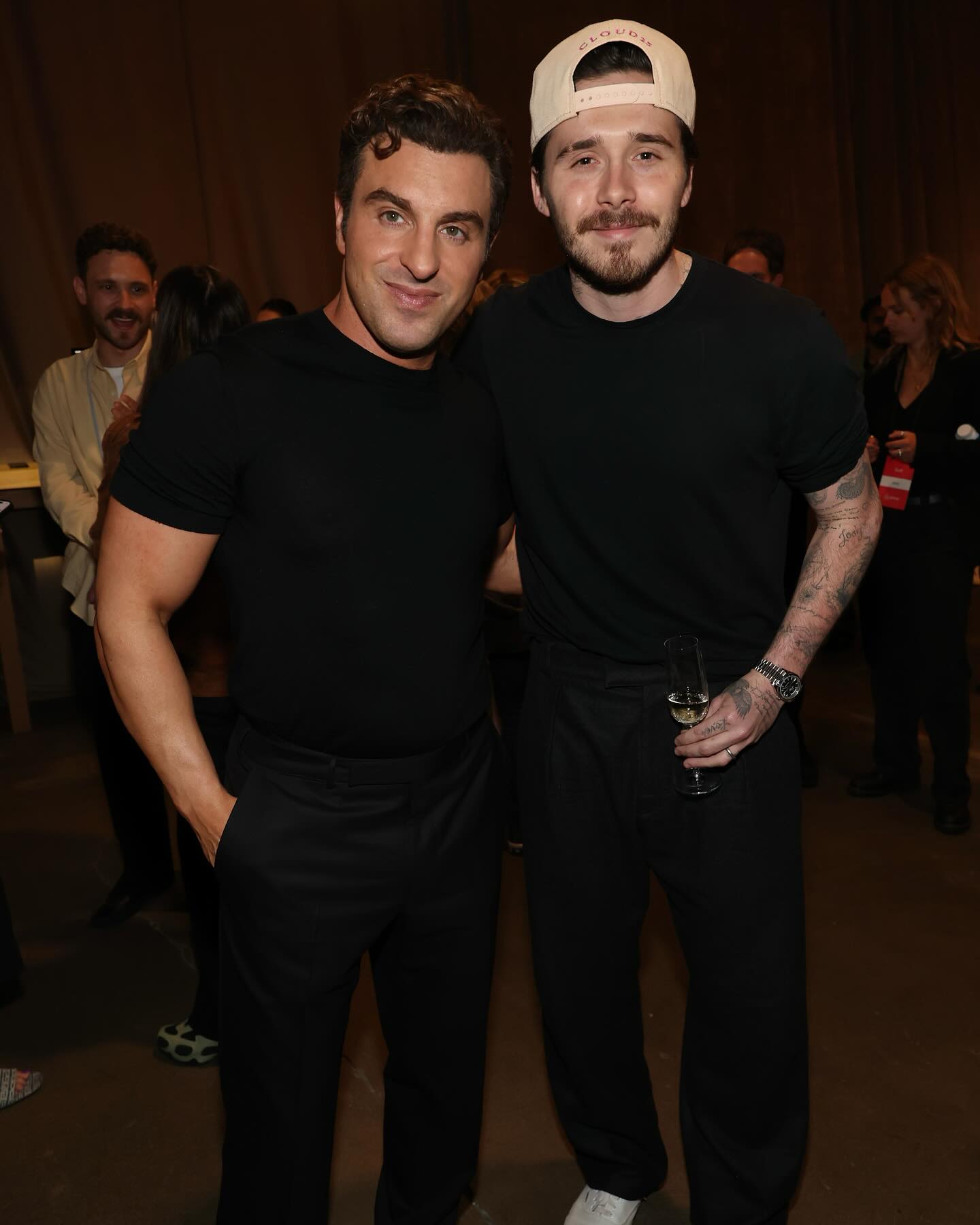 Con trai cả nh&agrave; Beckham tự tay tung ảnh n&eacute;t căng c&ugrave;ng vợ tiệc t&ugrave;ng giữa drama gia đ&igrave;nh: Thực sự bị vợ kiểm so&aacute;t?- Ảnh 3.