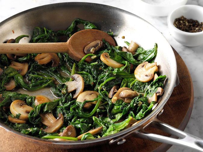 Nữ ho&agrave;ng Elizabeth khi c&ograve;n sống lu&ocirc;n &ldquo;&acirc;m thầm&rdquo; ăn 1 loại rau để khỏe mạnh v&agrave; sống thọ tới 96 tuổi - Ảnh 4.