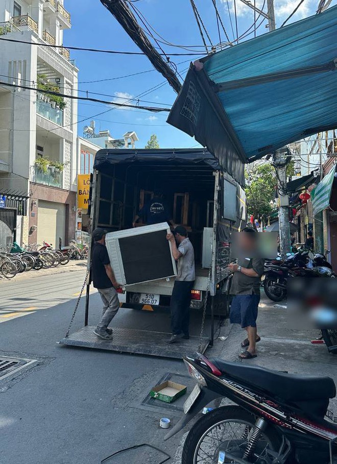 HOT: Cơ sở Lòng Chát TP.HCM bất ngờ dọn bàn ghế và bát đĩa chuyển đi dù chỉ mới thông báo HOT: Cơ sở Lòng Chát TP.HCM bất ngờ dọn bàn ghế và bát đĩa chuyển đi dù chỉ mới thông báo