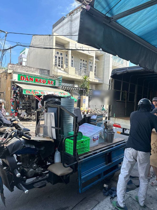 HOT: Cơ sở Lòng Chát TP.HCM bất ngờ dọn bàn ghế và bát đĩa chuyển đi dù chỉ mới thông báo HOT: Cơ sở Lòng Chát TP.HCM bất ngờ dọn bàn ghế và bát đĩa chuyển đi dù chỉ mới thông báo