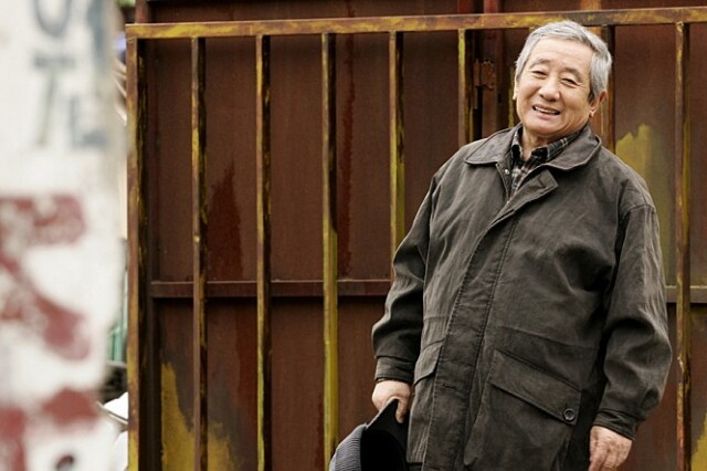 Đang yên lành, bố chồng đòi chia tài sản để vào viện dưỡng lão, ông dặn dò một điều làm cả nhà bật khóc- Ảnh 1.
