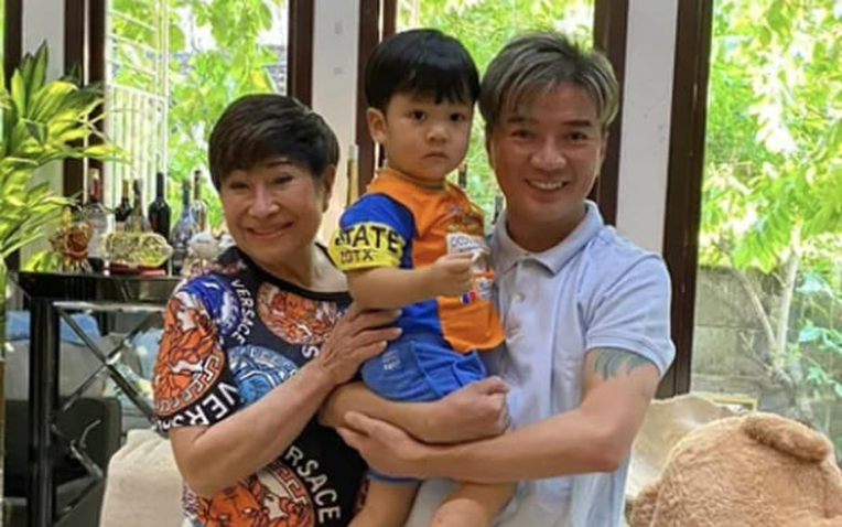 "Ông hoàng nhạc Việt": 17 năm không công khai vợ, ly hôn mới lộ, vẫn sống trong biệt thự tại TP.HCM - Ảnh 1. "Ông hoàng nhạc Việt": 17 năm không công khai vợ, ly hôn mới lộ, vẫn sống trong biệt thự tại TP.HCM - Ảnh 1.
