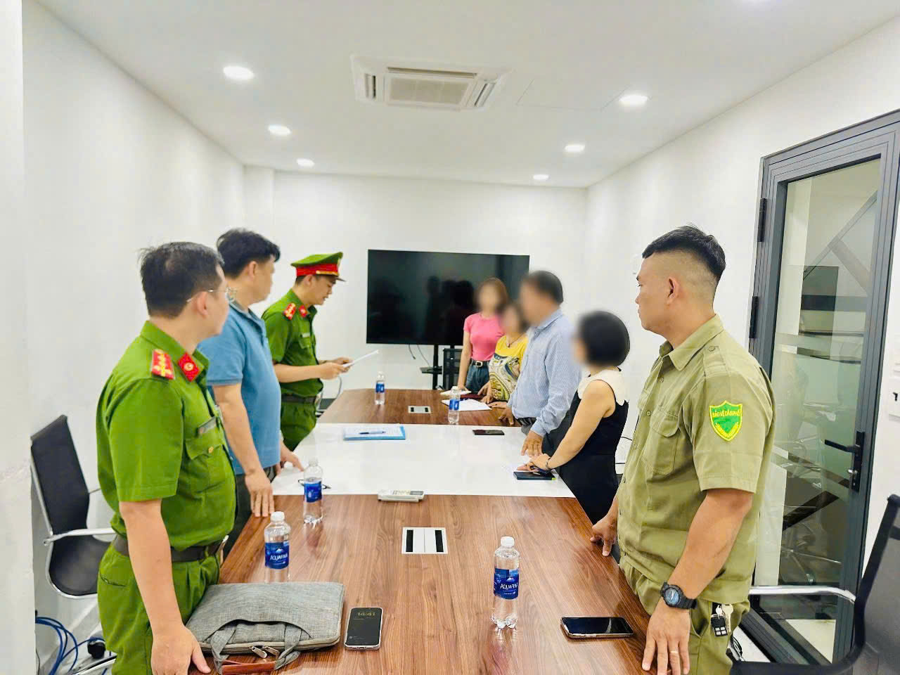 Công ty CP dịch vụ tư vấn môi trường Hải Âu bị khám xét vì Làm giả tài liệu - Ảnh 1. Công ty CP dịch vụ tư vấn môi trường Hải Âu bị khám xét vì Làm giả tài liệu - Ảnh 1.