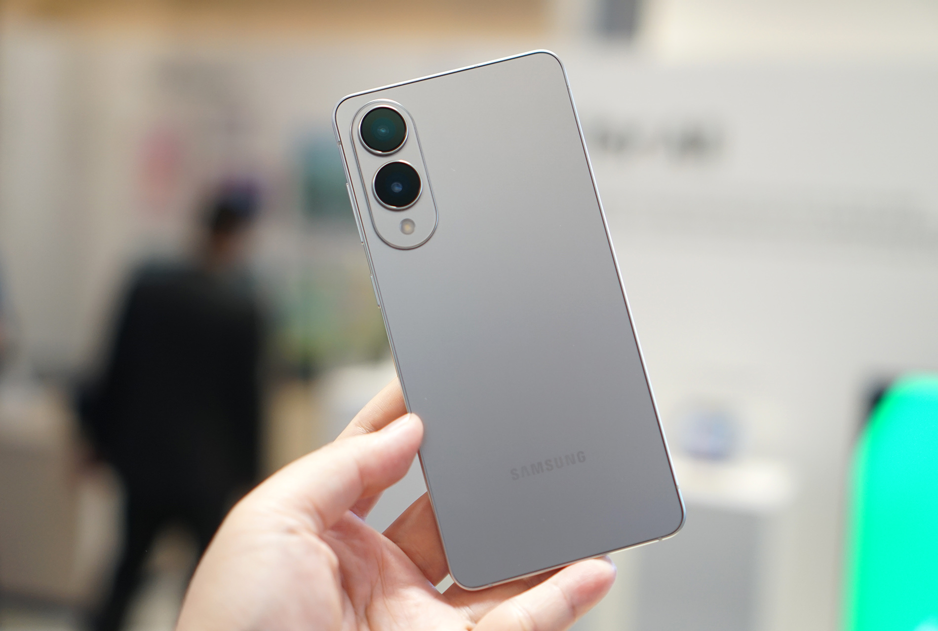 Galaxy S25 Edge: Smartphone mỏng 5 , 8 mm , giá 30 triệu đồng từ Samsung - Ảnh 3. Galaxy S25 Edge: Smartphone mỏng 5 , 8 mm , giá 30 triệu đồng từ Samsung - Ảnh 3.