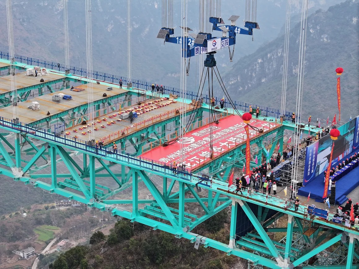 Cầu Huajiang Grand Canyon sắp ra mắt. Ảnh: CNN