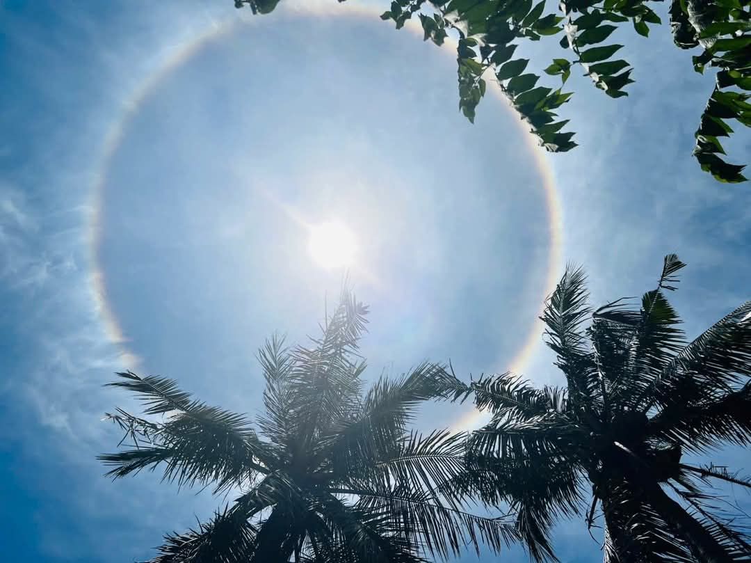 Hào quang mặt trời xuất hiện tại Quảng Ngãi- Ảnh 1.