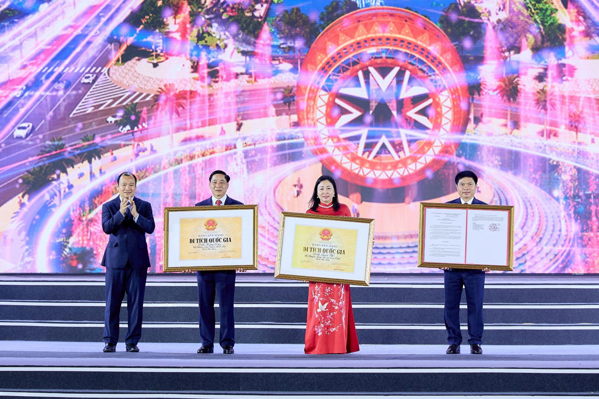 Hàng chục ngàn người dự chương trình nghệ thuật “Rực rỡ Hà Nam” - Ảnh 1. Hàng chục ngàn người dự chương trình nghệ thuật “Rực rỡ Hà Nam” - Ảnh 1.