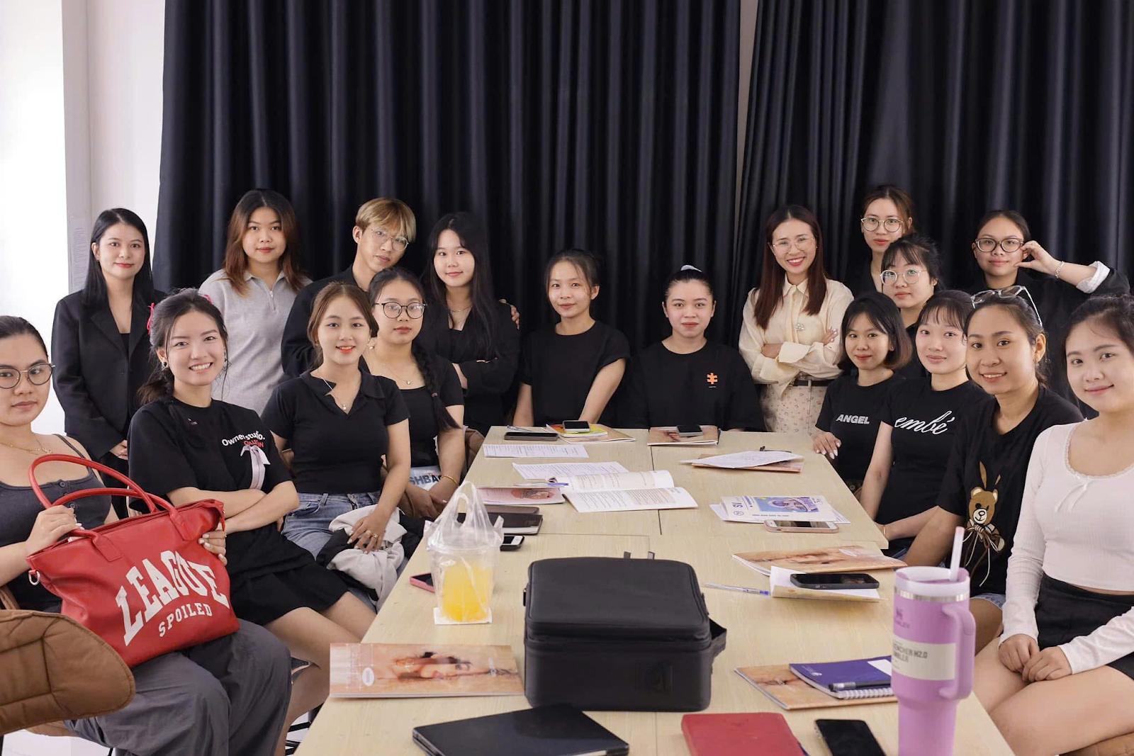 Luli Phạm – Makeup Artist tài năng với 7 năm kinh nghiệm truyền lửa đam mê làm đẹp - Ảnh 3.