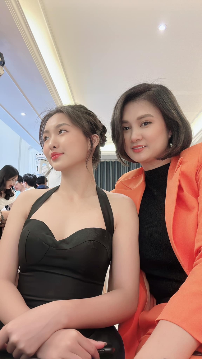 Con gái hoa khôi bóng chuyền Kim Huệ trở thành ứng viên "hoa khôi",17 tuổi xinh đẹp phổng phao, chiều cao còn ấn tượng hơn - Ảnh 1. Con gái hoa khôi bóng chuyền Kim Huệ trở thành ứng viên "hoa khôi",17 tuổi xinh đẹp phổng phao, chiều cao còn ấn tượng hơn - Ảnh 1.