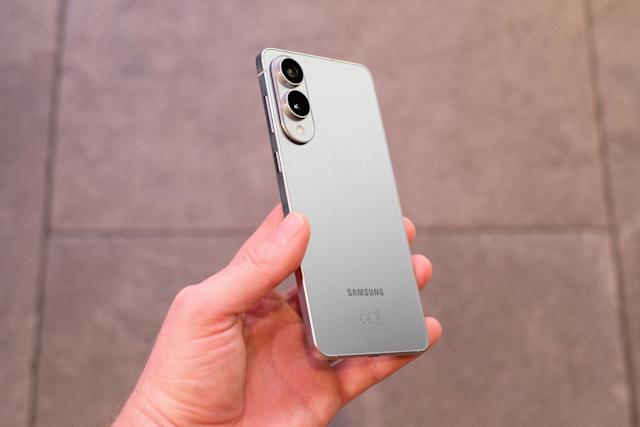 Ra mắt điện thoại giá 30 triệu mà pin chỉ 3.900 mAh, Samsung vẫn chưa có "công nghệ thần thánh" này giống Trung Quốc - Ảnh 1.