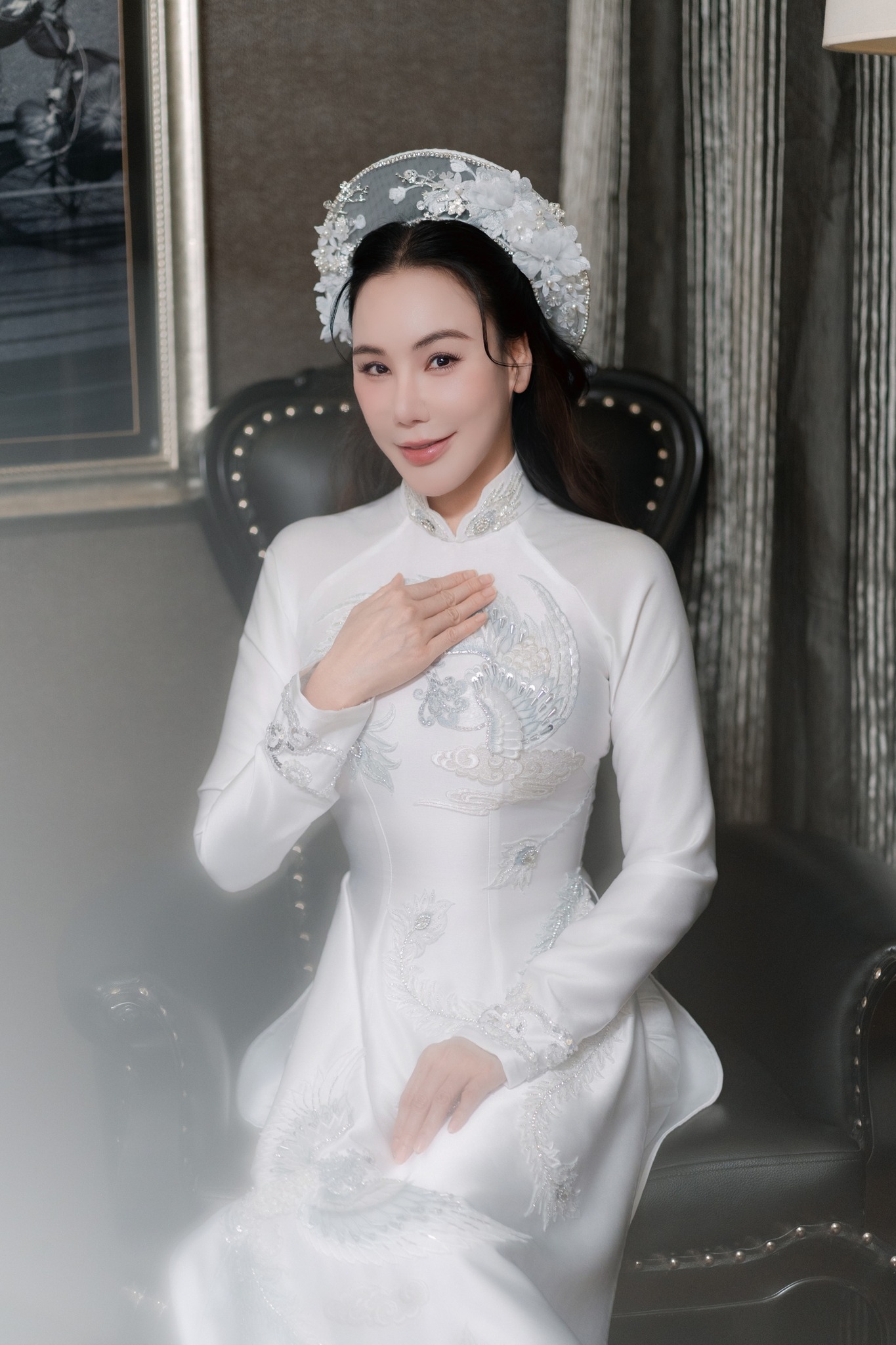 Đám cưới Hồ Quỳnh Hương: Chú rể lần đầu lộ diện, cô dâu mặc áo dài và 4 chiếc váy cưới khác biệt!- Ảnh 1.