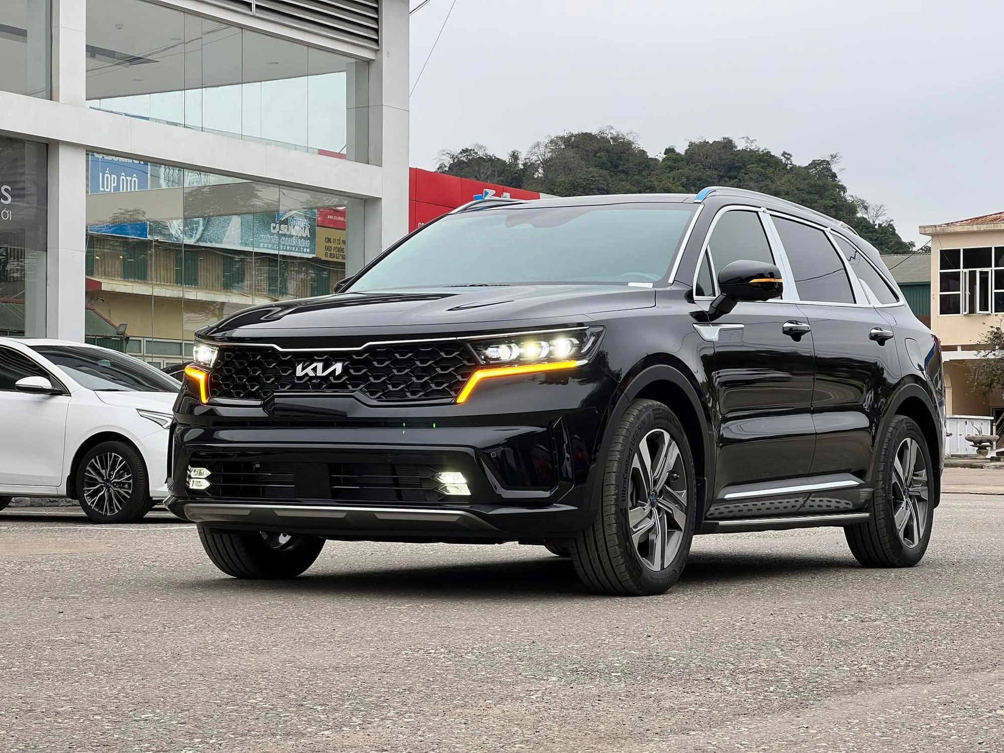 Giá Kia Sorento lần đầu giảm dưới mốc 900 triệu tại đại lý: Rẻ nhất phân khúc, ngang CX-5 bản tầm trung, dọn kho chờ bản mới sắp ra mắt - Ảnh 3.