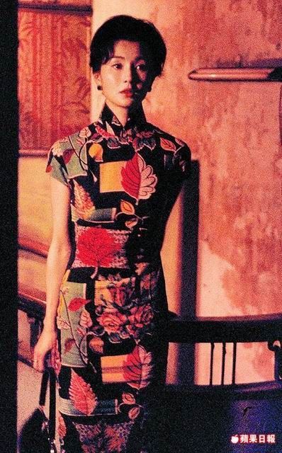 10 mỹ nhân mặc sườn xám đẹp nhất Trung Quốc: Lưu Diệc Phi xếp thứ 7, hạng 1 không có đối thủ suốt 25 năm- Ảnh 1.