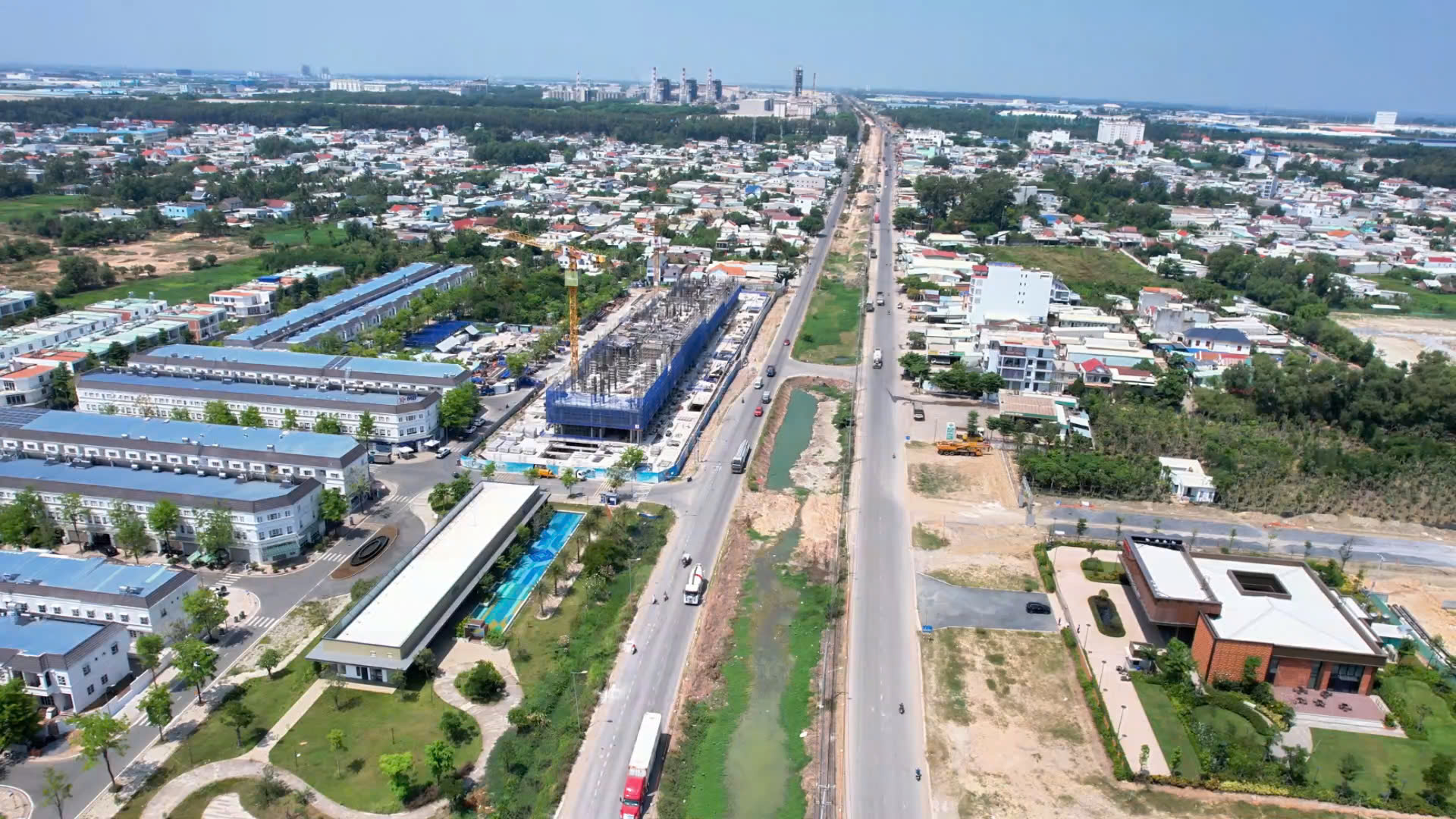 Tuyến đường sắt 3,5 tỉ USD nối Tp.HCM với sân bay Long Thành liên tục thúc tiến độ đầu tư, động thái của các dự án BĐS quanh tuyến mới đáng nói- Ảnh 3.