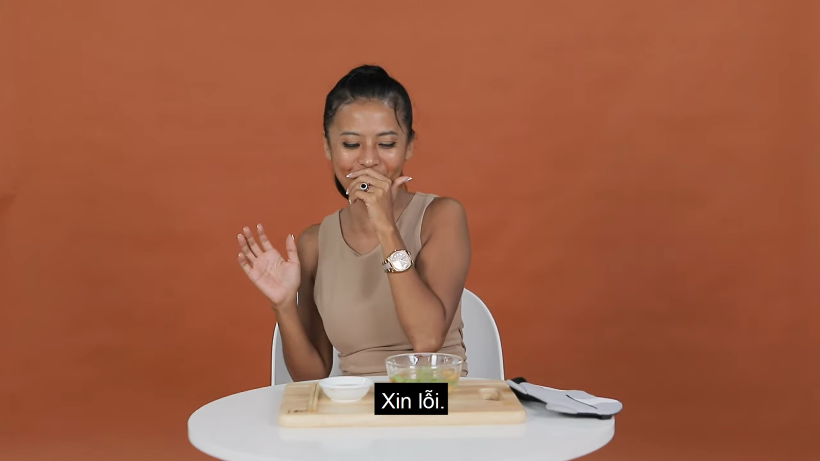 Khách Tây nếm thử món đặc sản "đang ngoe nguẩy" của Việt Nam: Tôi sẽ không bao giờ ăn nó nữa - Ảnh 6.
