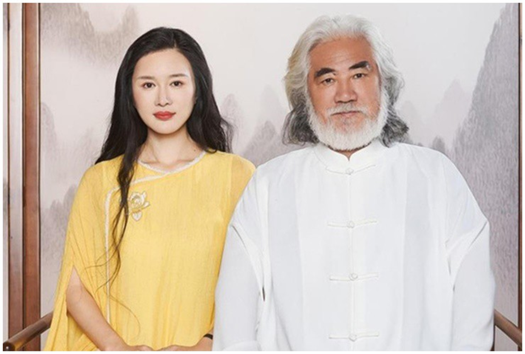 T&igrave;nh y&ecirc;u ch&ecirc;nh lệch tuổi t&aacute;c của cụ &ocirc;ng 72 v&agrave; vợ trẻ 42 bất ngờ - Ảnh 1.