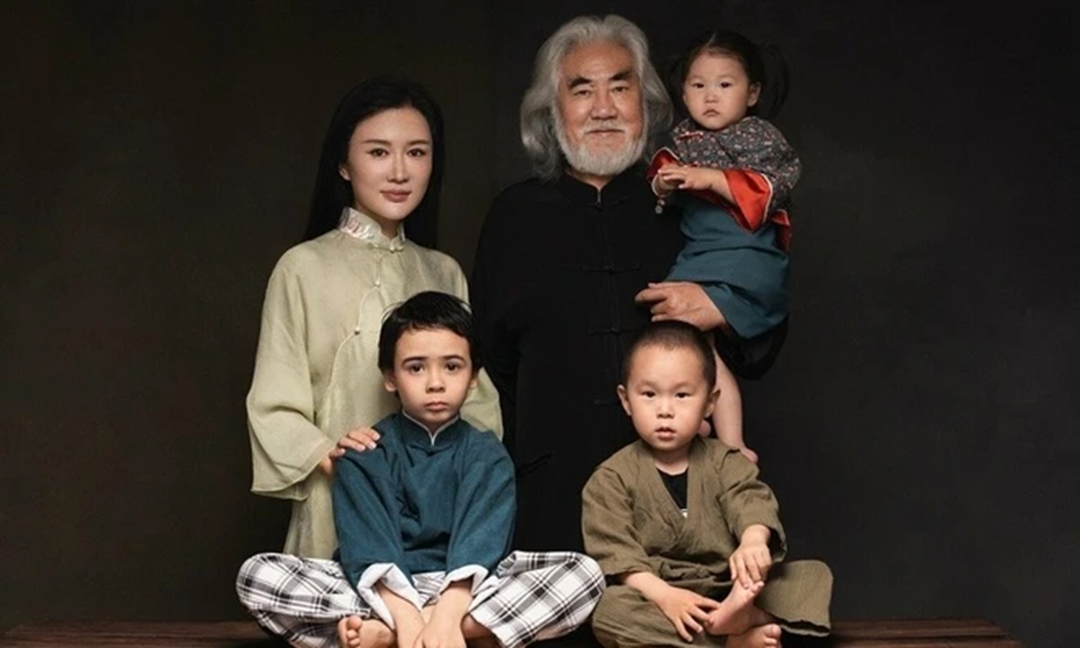 T&igrave;nh y&ecirc;u ch&ecirc;nh lệch tuổi t&aacute;c của cụ &ocirc;ng 72 v&agrave; vợ trẻ 42 bất ngờ - Ảnh 4.