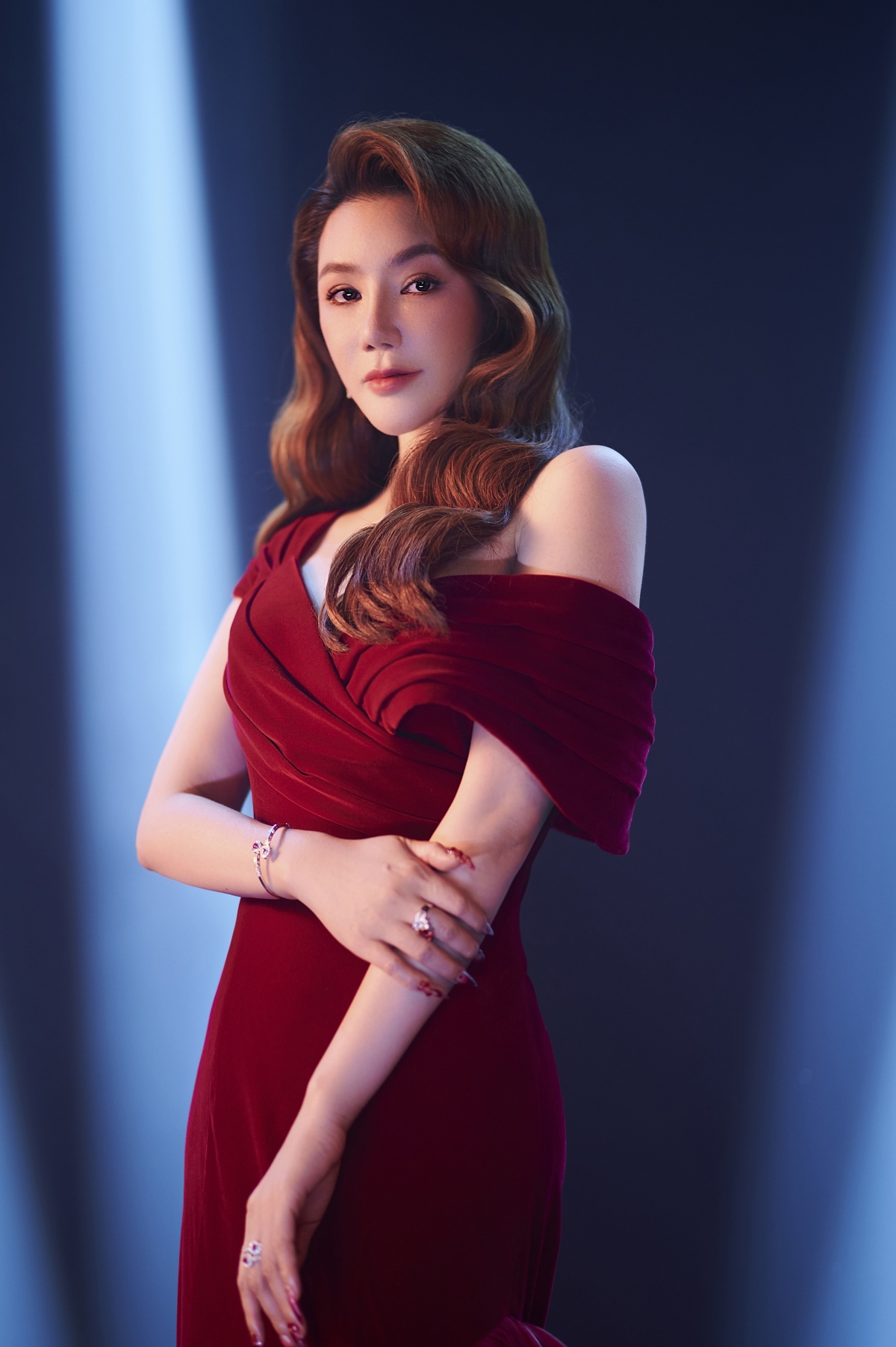 Chồng sắp cưới của Hồ Quỳnh Hương là ai? - Ảnh 1. Chồng sắp cưới của Hồ Quỳnh Hương là ai? - Ảnh 1.