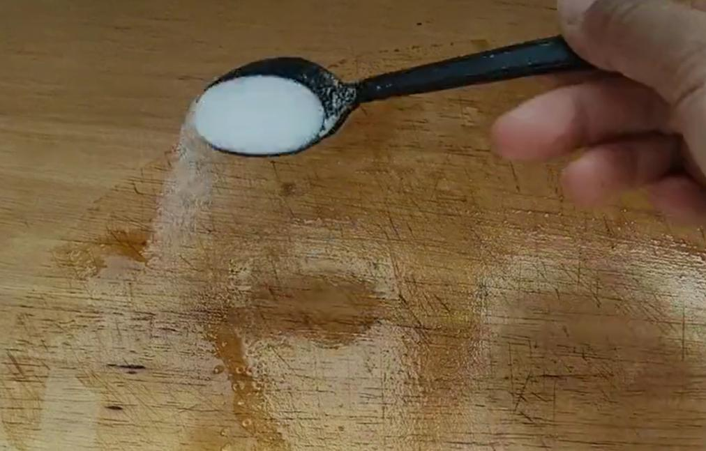 Vệ sinh thớt gỗ sạch như mới: Công thức diệt nấm mốc hiệu quả bất ngờ - Ảnh 2. Vệ sinh thớt gỗ sạch như mới: Công thức diệt nấm mốc hiệu quả bất ngờ - Ảnh 2.