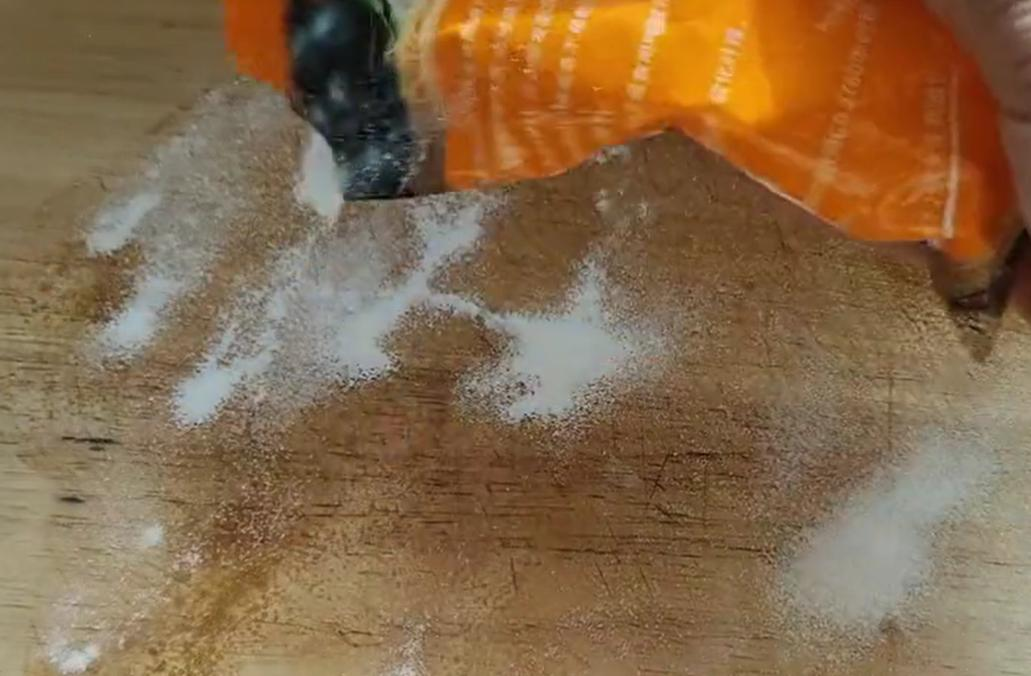 Vệ sinh thớt gỗ sạch như mới: Công thức diệt nấm mốc hiệu quả bất ngờ - Ảnh 5. Vệ sinh thớt gỗ sạch như mới: Công thức diệt nấm mốc hiệu quả bất ngờ - Ảnh 5.