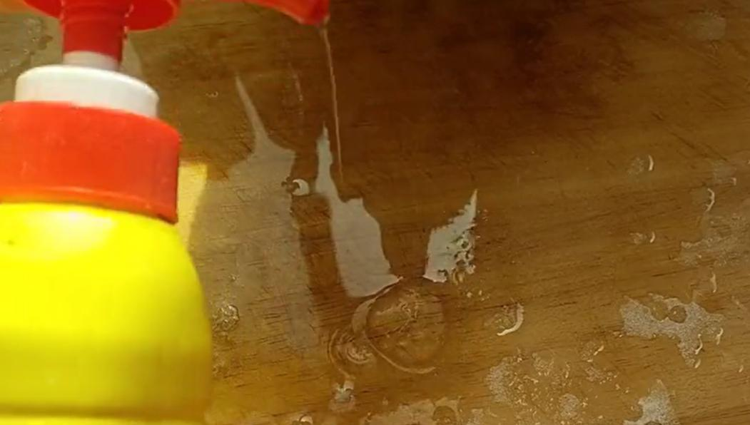 Vệ sinh thớt gỗ sạch như mới: Công thức diệt nấm mốc hiệu quả bất ngờ - Ảnh 3. Vệ sinh thớt gỗ sạch như mới: Công thức diệt nấm mốc hiệu quả bất ngờ - Ảnh 3.