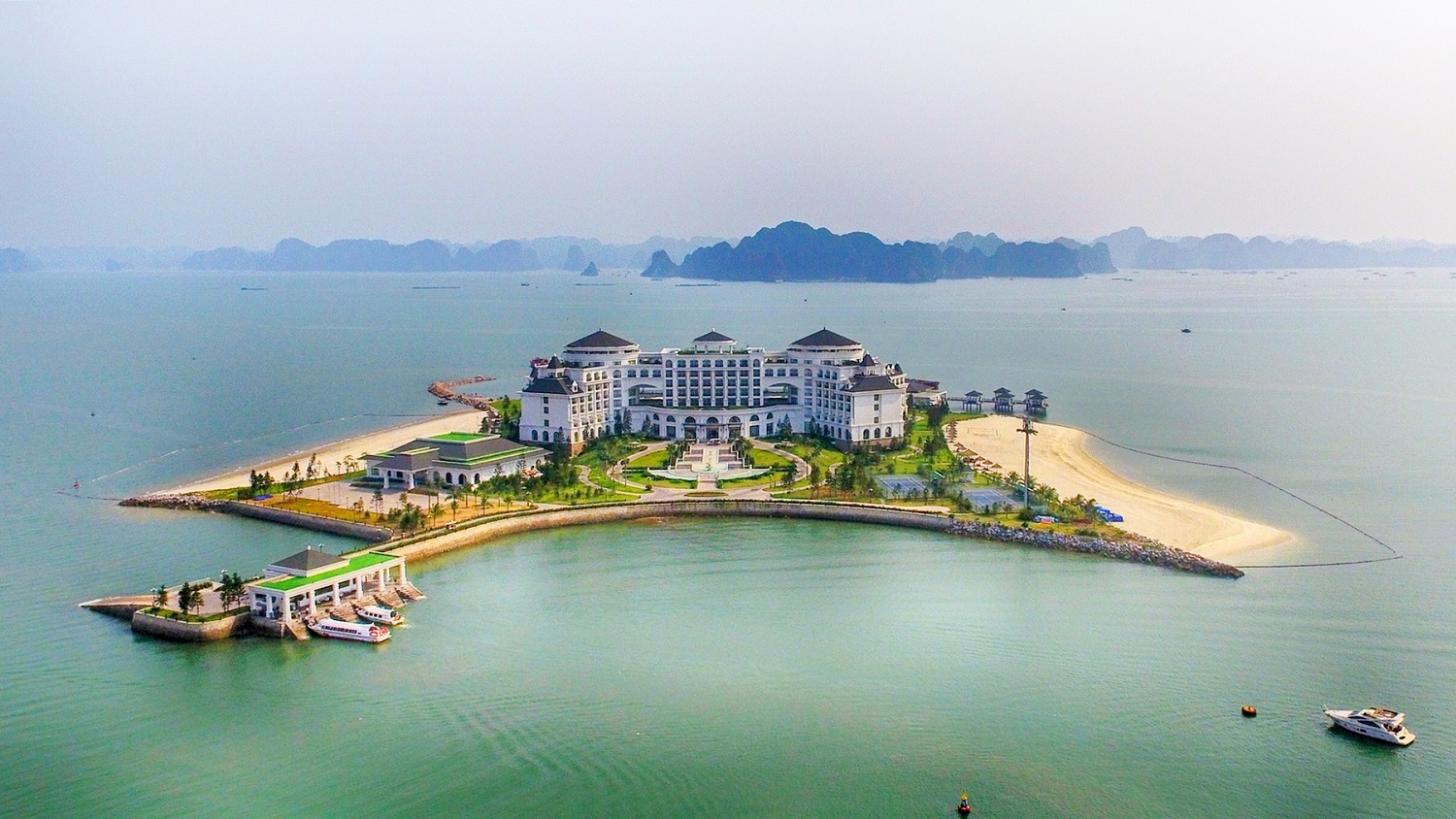 Đám cưới Hồ Quỳnh Hương: Chú rể lần đầu lộ diện, cô dâu mặc áo dài và 4 chiếc váy cưới khác biệt!- Ảnh 10.