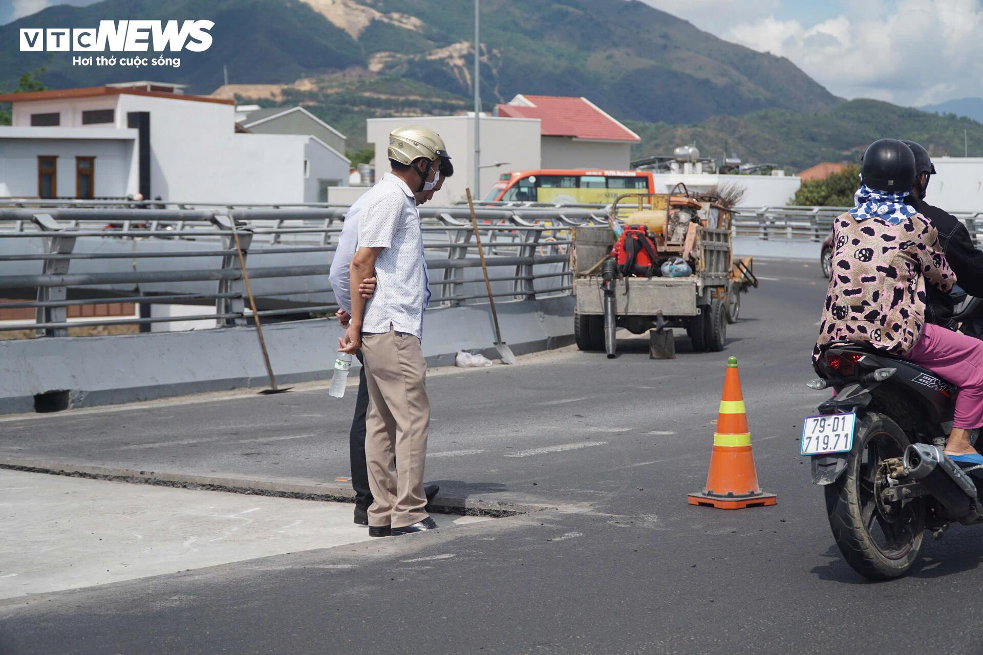 Kiểm tra vết sụt lún dự án nghìn tỷ của Tập đoàn Phúc Sơn tại Nha Trang - Ảnh 5. Kiểm tra vết sụt lún dự án nghìn tỷ của Tập đoàn Phúc Sơn tại Nha Trang - Ảnh 5.