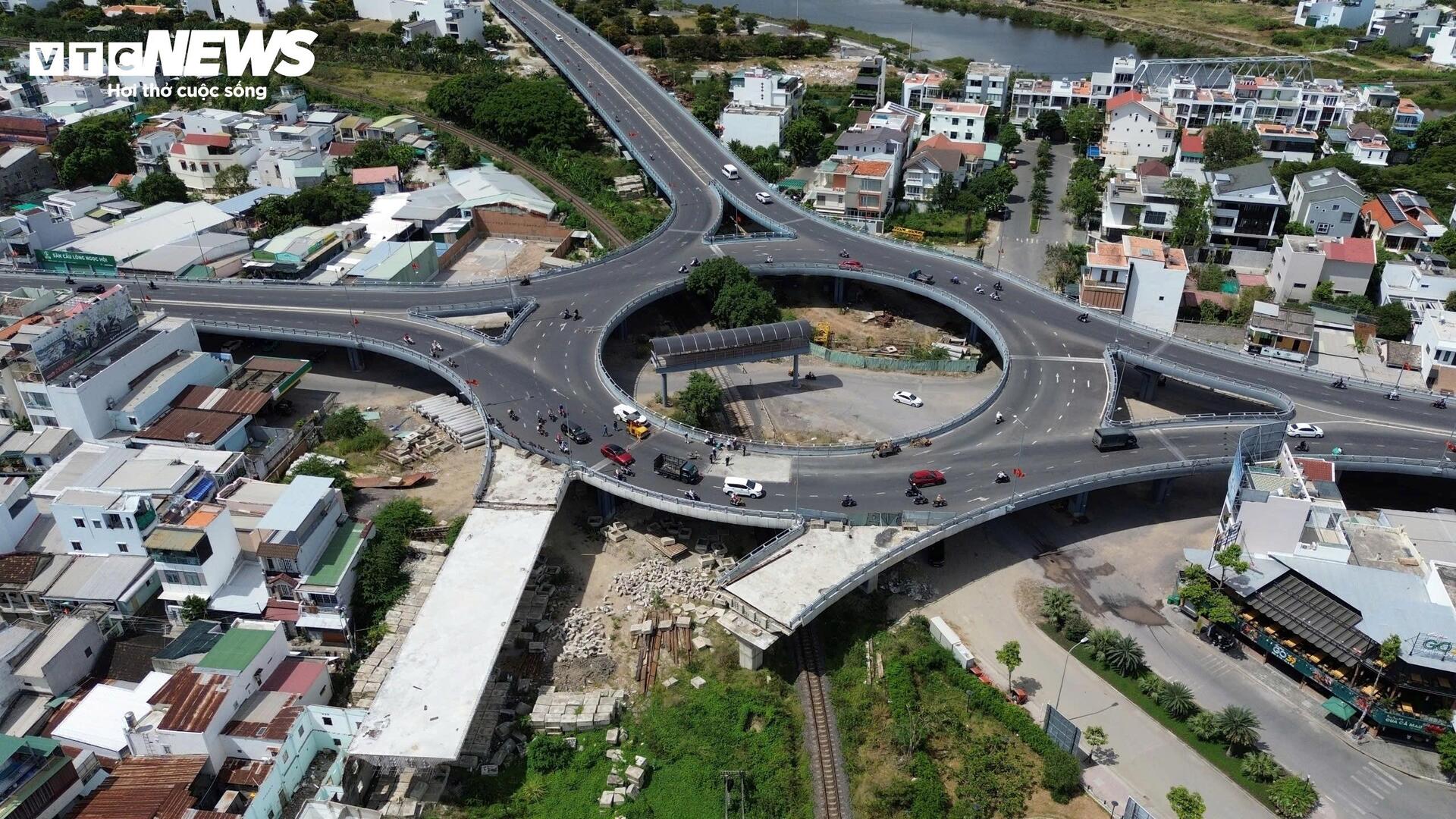 Kiểm tra vết sụt lún dự án nghìn tỷ của Tập đoàn Phúc Sơn tại Nha Trang - Ảnh 3. Kiểm tra vết sụt lún dự án nghìn tỷ của Tập đoàn Phúc Sơn tại Nha Trang - Ảnh 3.