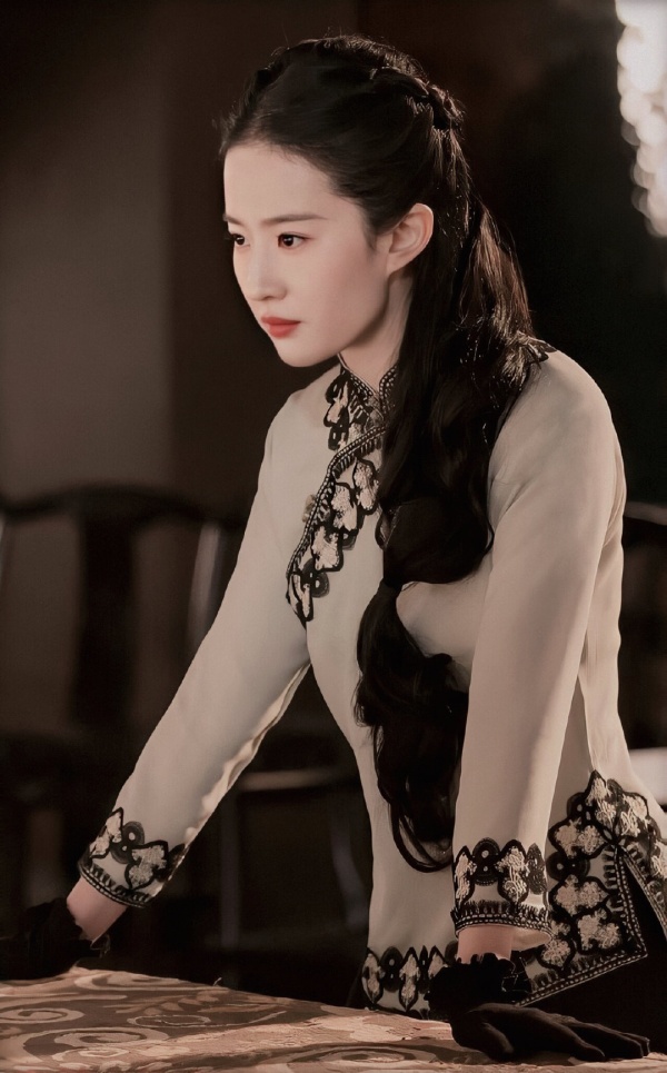 10 mỹ nhân mặc sườn xám đẹp nhất Trung Quốc: Lưu Diệc Phi xếp thứ 7, hạng 1 không có đối thủ suốt 25 năm- Ảnh 23.