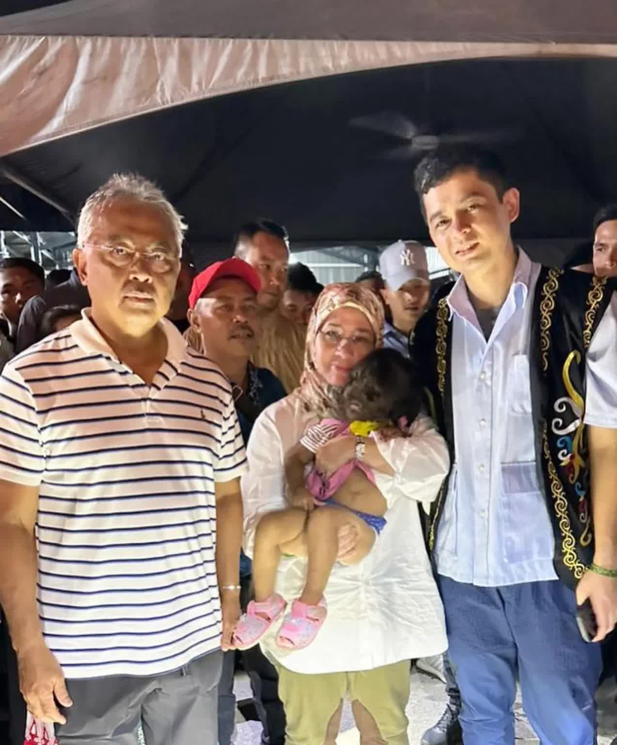 Vì sao bé gái "người sói" đầy lông lá này được gọi là "đứa trẻ đến từ thiên đường"? - Ảnh 2.