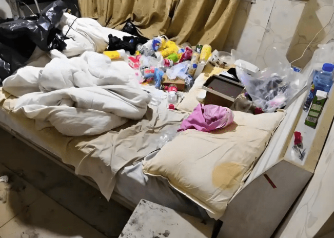 Kh&aacute;ch thu&ecirc; chung cư g&acirc;y sốc sau 5 năm, chủ nh&agrave; kh&ocirc;ng thể tin v&agrave;o mắt m&igrave;nh - Ảnh 2.