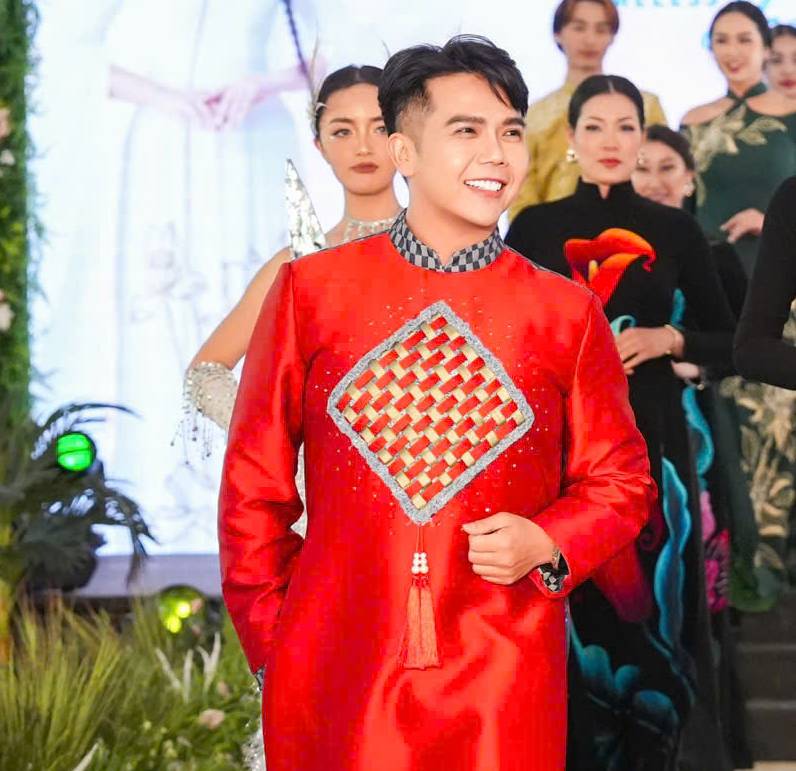 NTK Minh Châu mang áo dài sang Mỹ, xúc động khi được đón nhận- Ảnh 1.