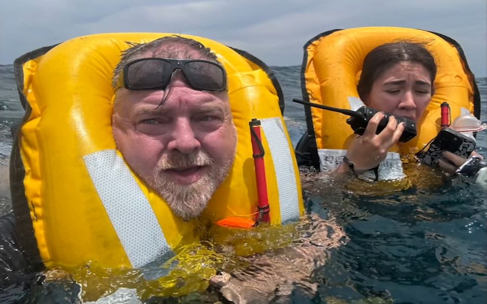 Phi công sống sót sau khi máy bay rơi trên biển kể lại giây phút kinh hoàng - Ảnh 1.