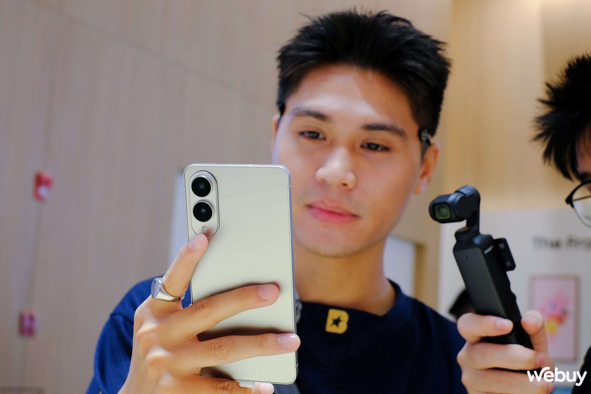 Galaxy S25 Edge - Từ chiếc máy bí ẩn đến trải nghiệm thực tế: Đây là những gì reviewer công nghệ nói- Ảnh 3. Galaxy S25 Edge - Từ chiếc máy bí ẩn đến trải nghiệm thực tế: Đây là những gì reviewer công nghệ nói- Ảnh 3.
