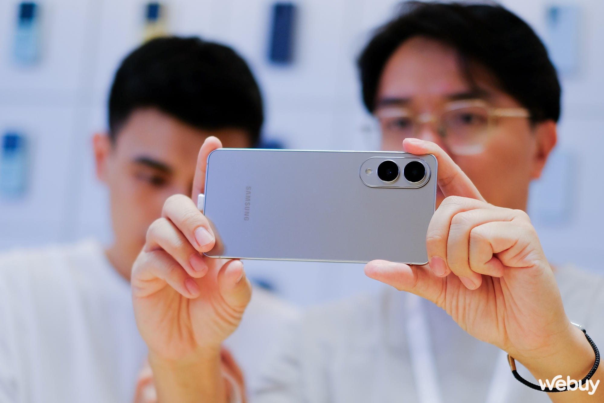 Galaxy S25 Edge - Từ chiếc máy bí ẩn đến trải nghiệm thực tế: Đây là những gì reviewer công nghệ nói- Ảnh 8. Galaxy S25 Edge - Từ chiếc máy bí ẩn đến trải nghiệm thực tế: Đây là những gì reviewer công nghệ nói- Ảnh 8.