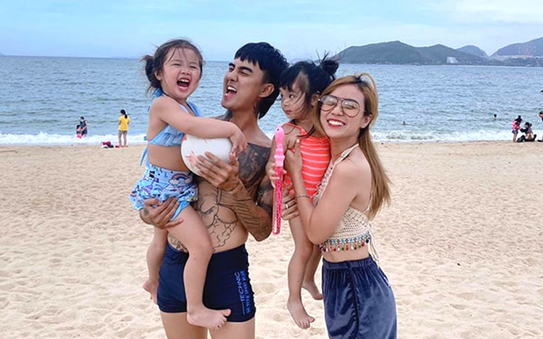 Cuộc sống viên mãn của nam ca sĩ Việt nổi tiếng với người phụ nữ qua 1 đời chồng, có 2 con riêng - Ảnh 1. Cuộc sống viên mãn của nam ca sĩ Việt nổi tiếng với người phụ nữ qua 1 đời chồng, có 2 con riêng - Ảnh 1.