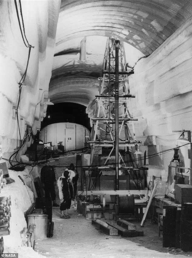 Phát hiện căn cứ Camp Century ẩn dưới băng Greenland từ NASA - Ảnh 2. Phát hiện căn cứ Camp Century ẩn dưới băng Greenland từ NASA - Ảnh 2.