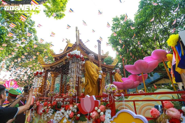 Cung rước xá lợi Phật về chùa Tam Chúc: Lễ hội tâm linh ý nghĩa - Ảnh 3.