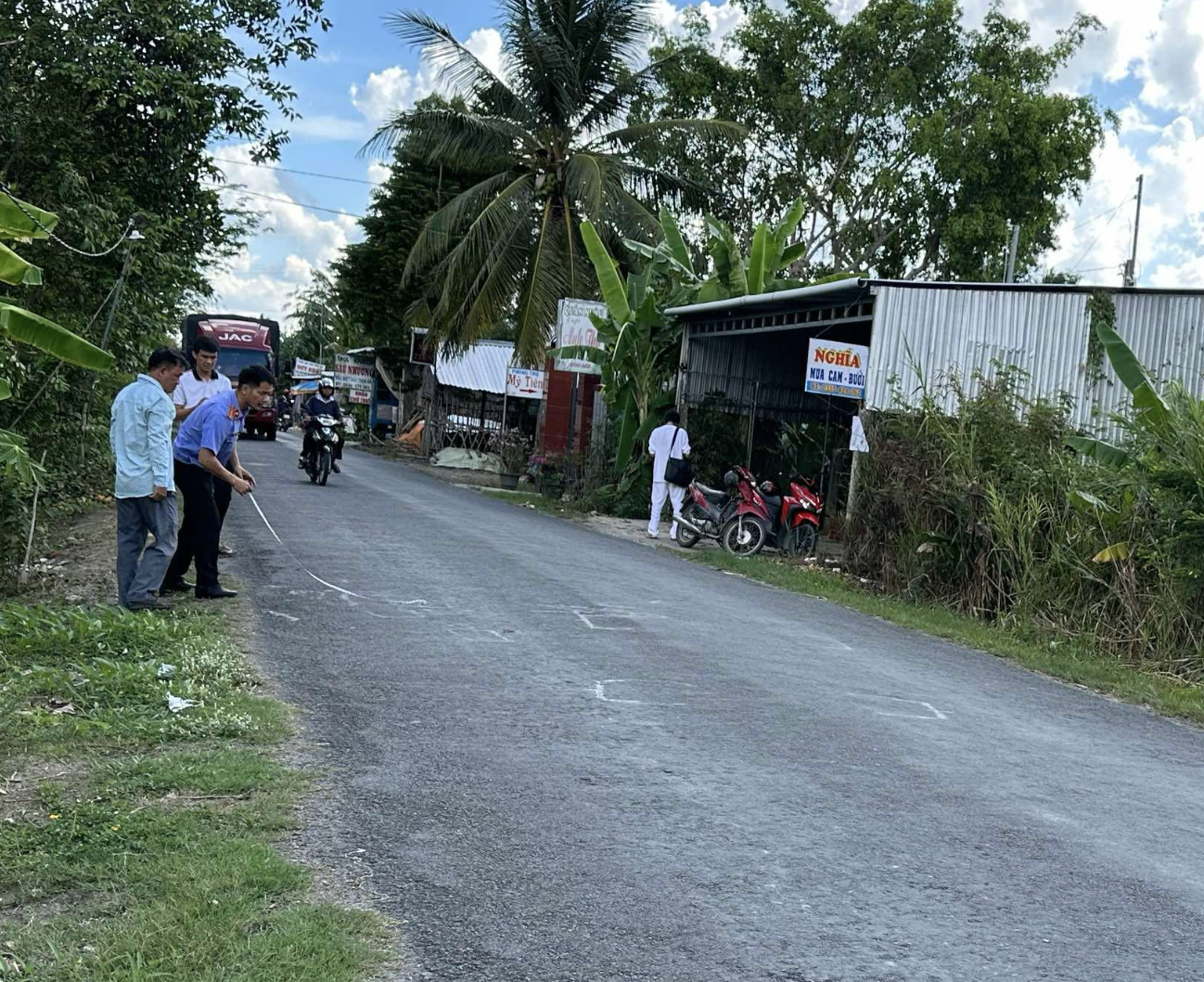 Vụ tai nạn giao thông Vĩnh Long và thông tin giả về cán bộ cấp cao bị bắt - Ảnh 1. Vụ tai nạn giao thông Vĩnh Long và thông tin giả về cán bộ cấp cao bị bắt - Ảnh 1.