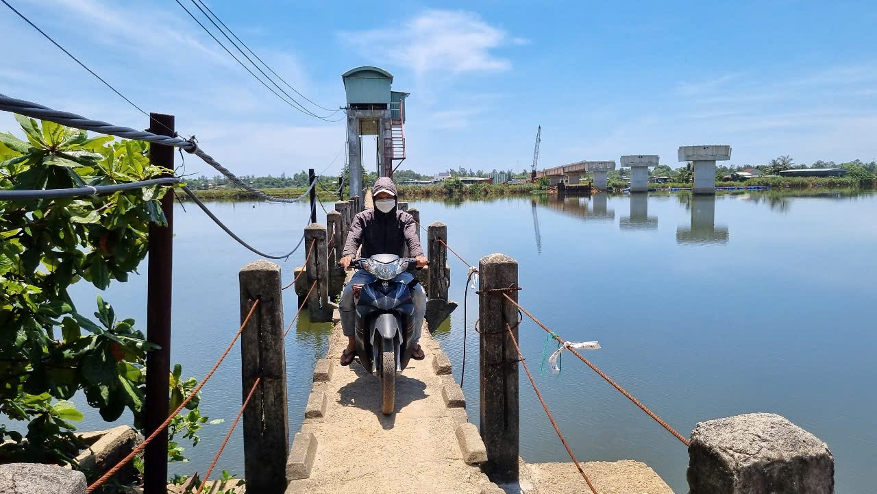 Dự án cầu Tam Tiến 220 tỷ vẫn dang dở sau 4 năm thi công tại Quảng Nam - Ảnh 9.