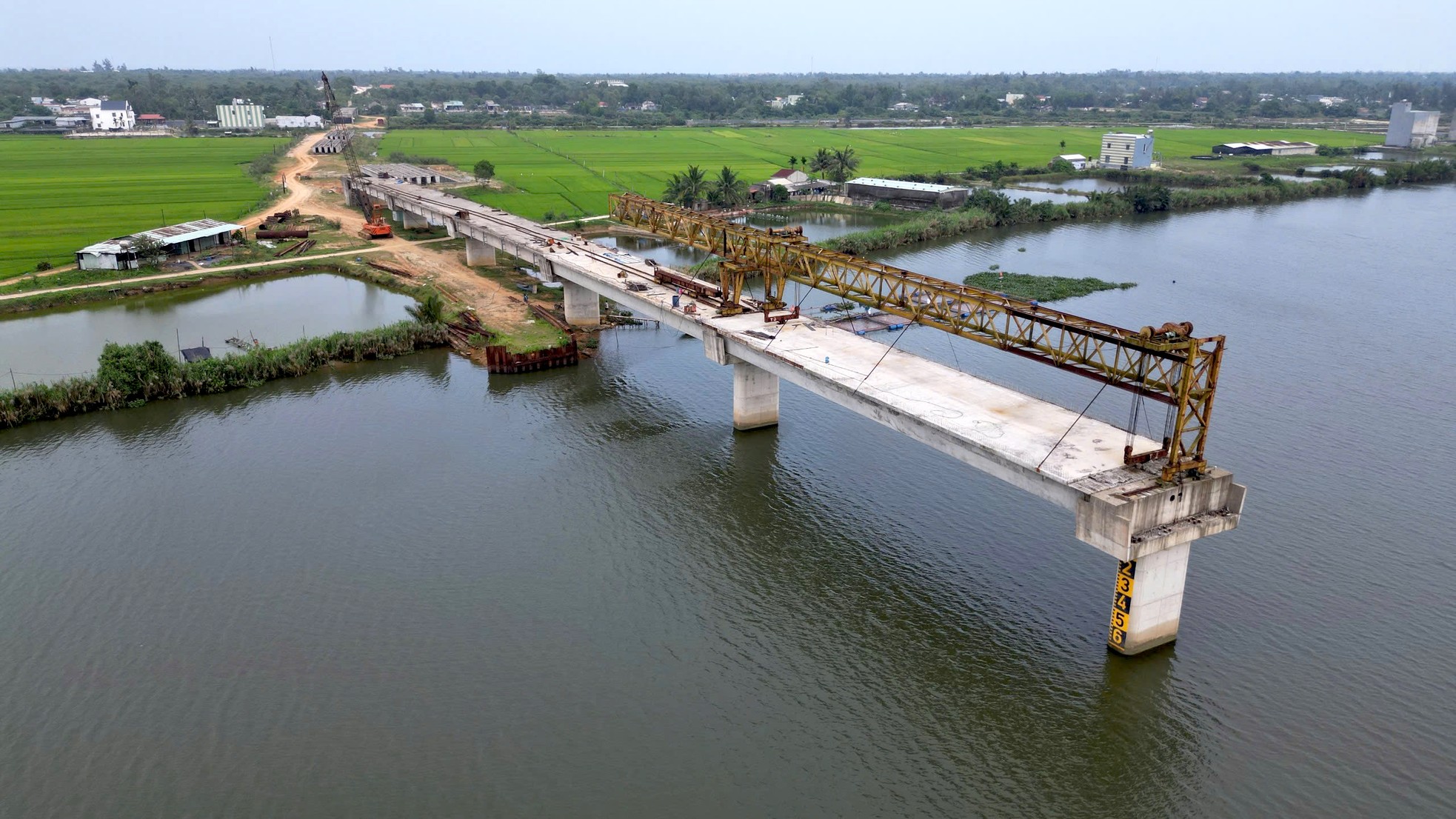 Dự án cầu Tam Tiến 220 tỷ vẫn dang dở sau 4 năm thi công tại Quảng Nam - Ảnh 1.