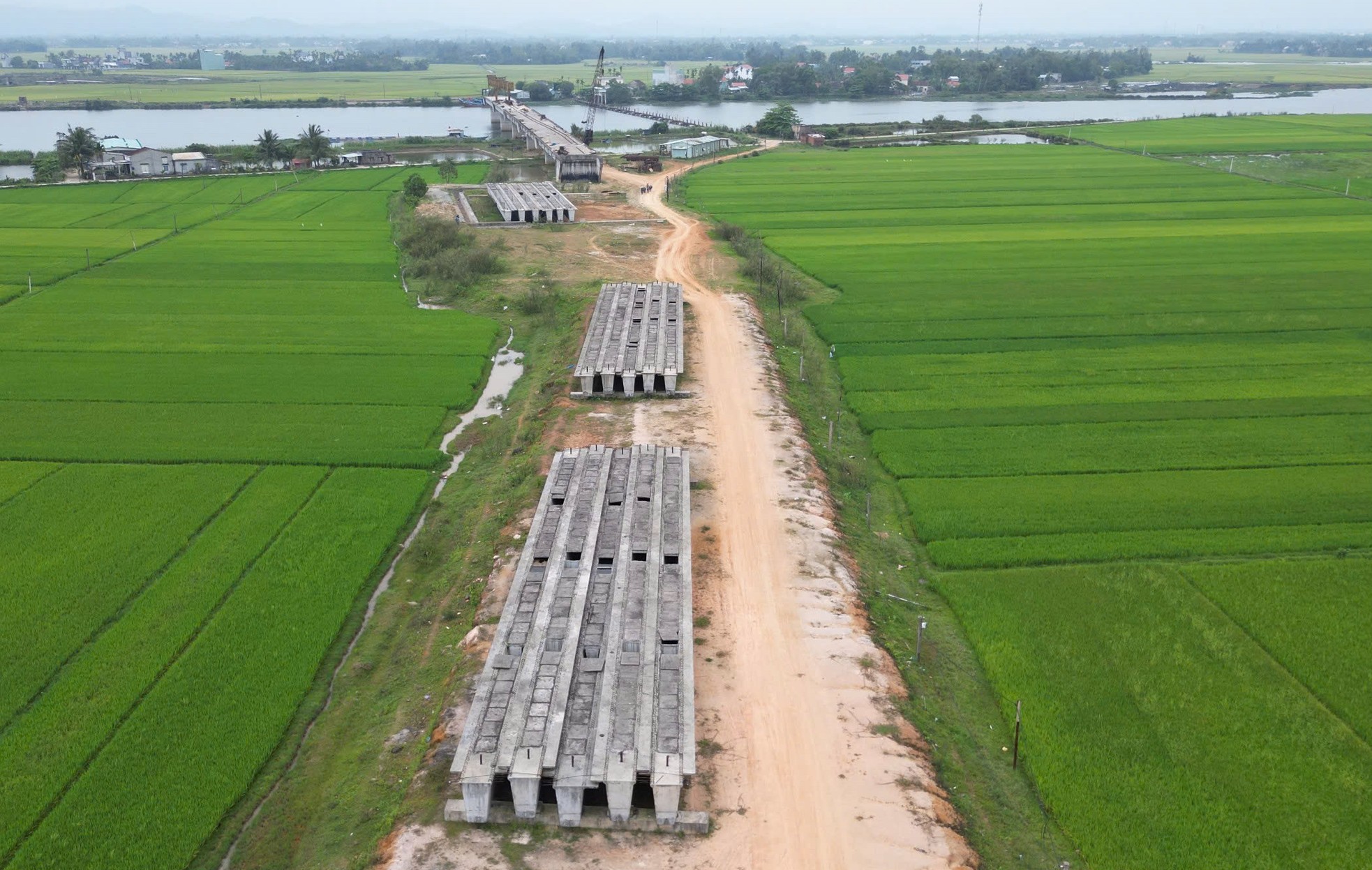 Dự án cầu Tam Tiến 220 tỷ vẫn dang dở sau 4 năm thi công tại Quảng Nam - Ảnh 4.